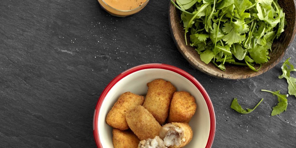 Varkenskroketjes met kruidensalade en vinaigrette van kriekbier Varkenskroketjes met kruidensalade en vinaigrette van kriekbier