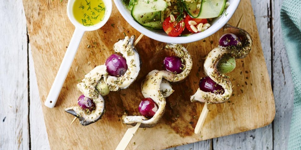 Visbrochette van forel, paprika en rode ui met een frisse venkelsla