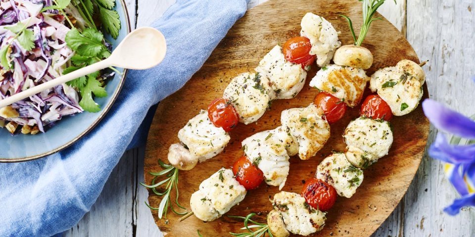 Visbrochette van zeewolf, tomaatjes en champignons Visbrochette van zeewolf, tomaatjes en champignons