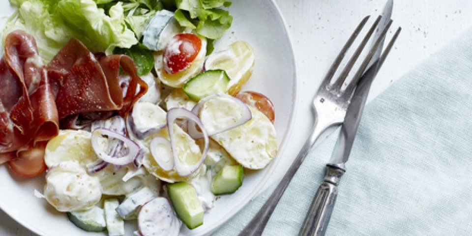 Krieltjessalade met gedroogde ham Krieltjessalade met gedroogde ham