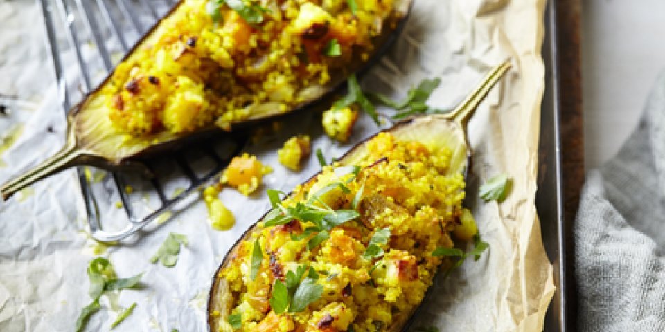 Gevulde aubergine met couscous, wortel, peer en pompoen