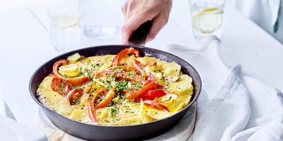 Zomerse tortilla met rode paprika Zomerse tortilla met rode paprika