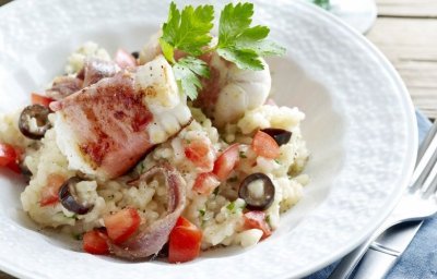 Risotto met zeeduivel en zwarte olijven