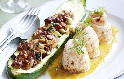 Scharretong met gevulde courgettes