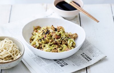 Chinese kool in de wok met gehakt