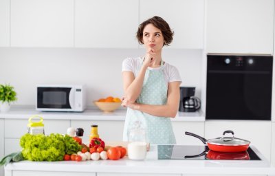 Vrouw in keuken