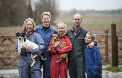 Mieke Verniest met gezin - © Marco Mertens / Boerentrots 