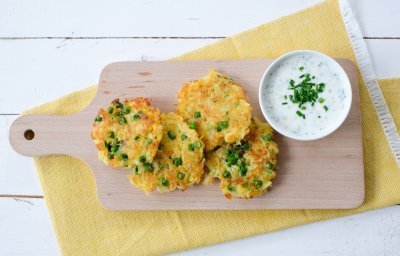 Rösti van erwtjes met kruidendip