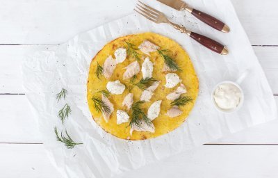 Aardappelpizza met forel, dille en crème-fraîche 