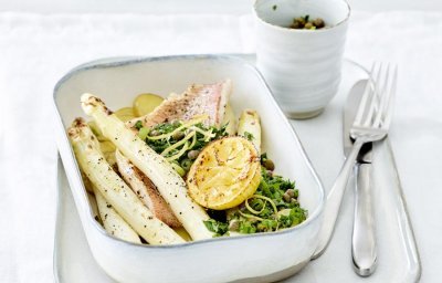 Aardappelen met witte asperges en roodbaars uit de oven