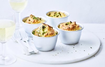 Aardappelsoufflé met erwtjes en broccoli