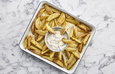 Aardappelwedges met frisse dip 