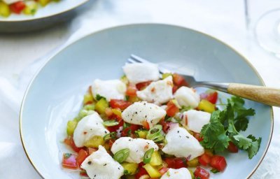 Ceviche met kleurrijke groentjes en zeeduivel