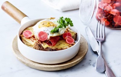 Croûte met kaas en spiegelei