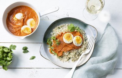 Eieren in pittige saus met bloemkoolrijst 