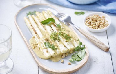 Gegrilde asperges met mousselinesaus