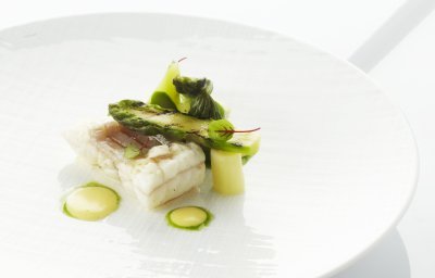 Zeewolf met groene asperge en mousselinesaus van witbier