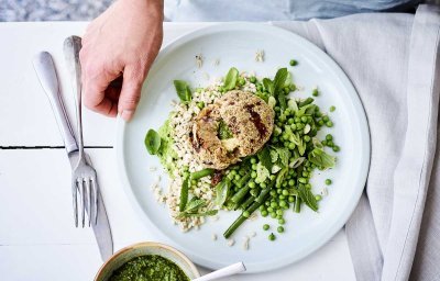 Gevulde gehaktballen met kaas en pesto