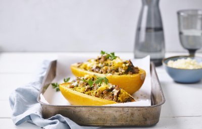 Gevulde spaghettipompoen met gehakt en champignons