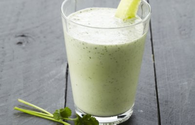 Milkshake met komkommer en koriander