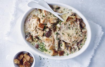 Konijn met mosterd en champignons