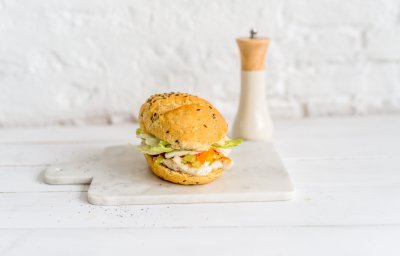 Burger de lotte, mozzarella et petits légumes