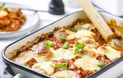 Moussaka à la passata de tomates, haché et pommes de terre