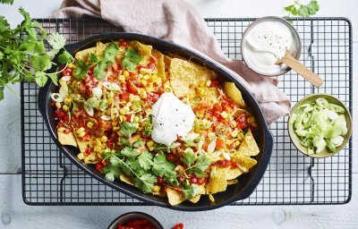 Nachos met kaas en tomatensalsa