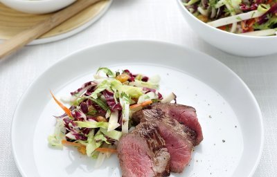 Ossenhaas met rijke koolsalade en geplette ratte aardappeltjes