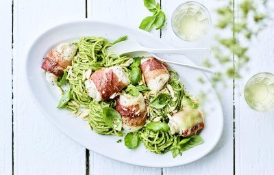 Saltimbocca van wijting met pasta en pesto van spinazie