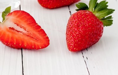 Maak je eigen Tomorrowland-smoothie met aardbeien