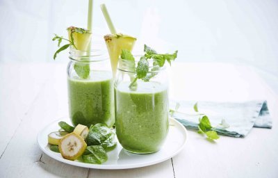 Smoothie pomme-concombre-épinards-banane