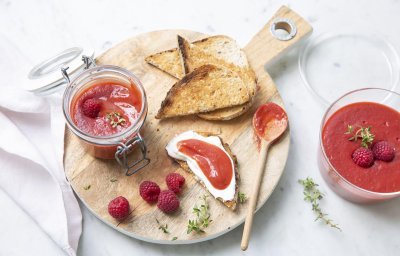 Snelle en ongezoete confituur met rood fruit