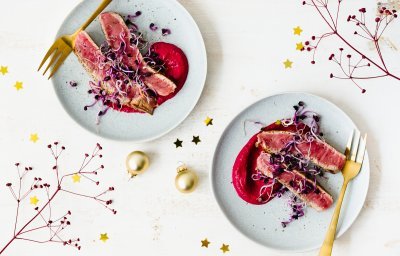 Tataki van rund met crème van rode biet