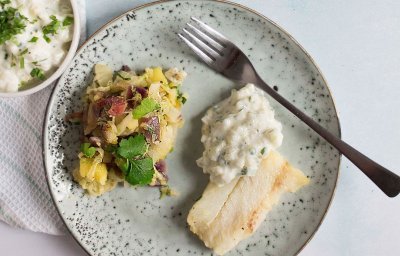 Wijting met Chinese kool en tzatziki van appel