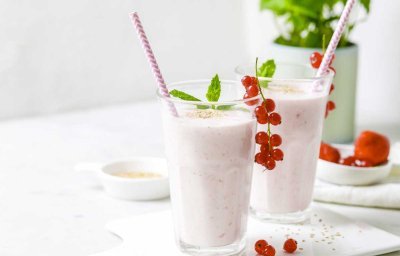 Smoothie au yaourt, fraises et avoine