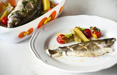 In de oven gebakken zeebaars met venkel en citroen