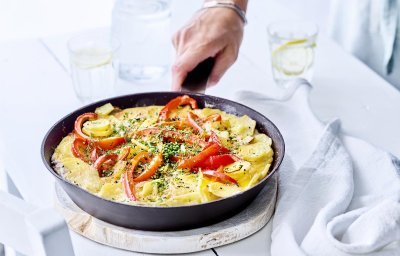 Zomerse tortilla met rode paprika