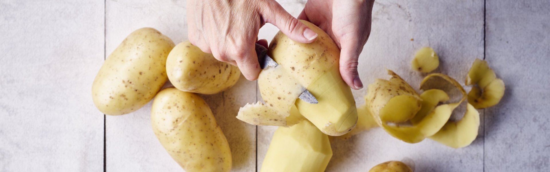 Aardappelen schillen Aardappelen schillen