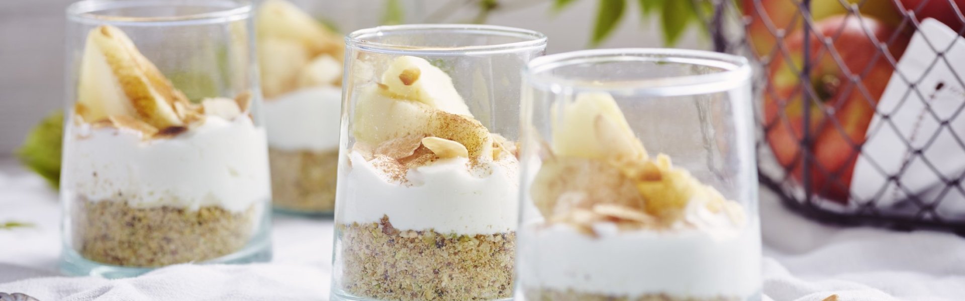 Appeltaart in glaasjes Appeltaart maar dan eens anders! Deze keer maken we appeltaart in een glaasje, alle smaken en ingrediënten lepel je van het glaasje naar je mond. Heerlijk!
