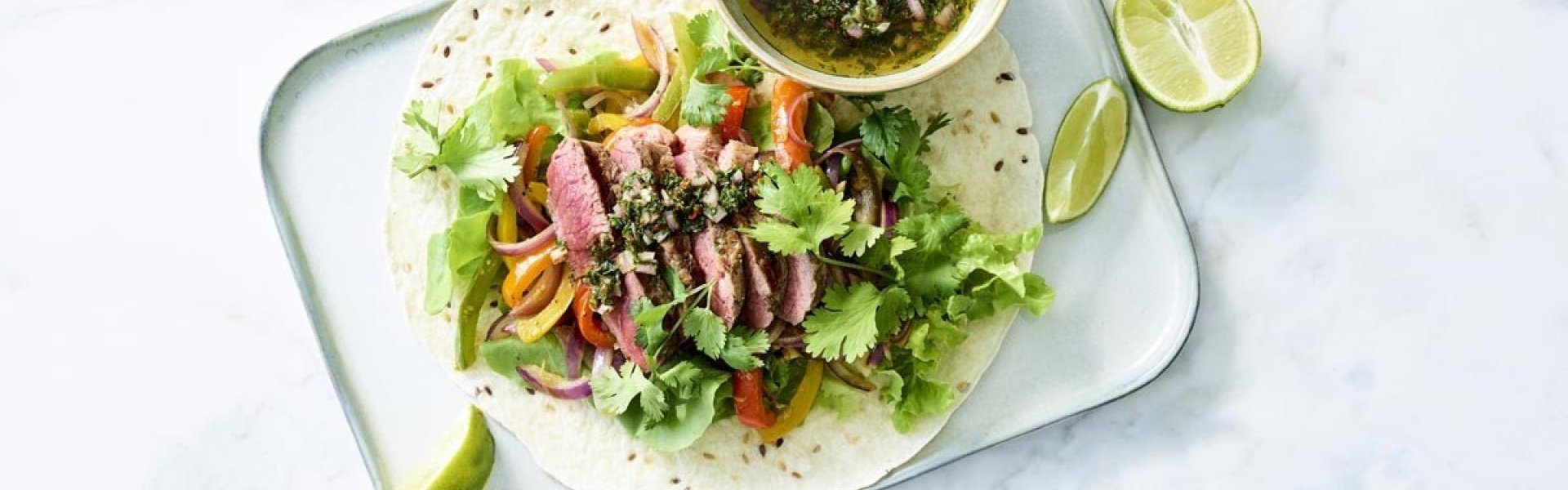 Fajita met rundvlees en chimichurrisaus