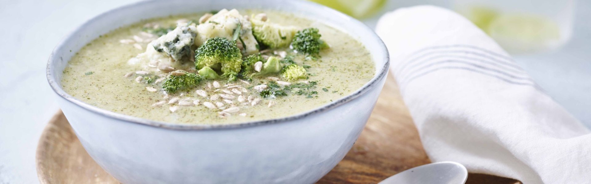 Broccolisoep met blauwe kaas Broccolisoep met blauwe kaas