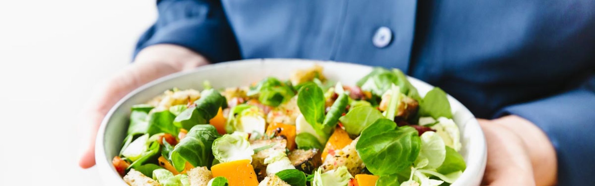 Broodsalade met spruitjes en geroosterde butternut