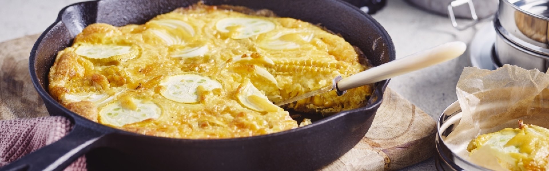 Frittata met courgette en maïs - © Sofie Dumont Frittata met courgette en maïs - © Sofie Dumont