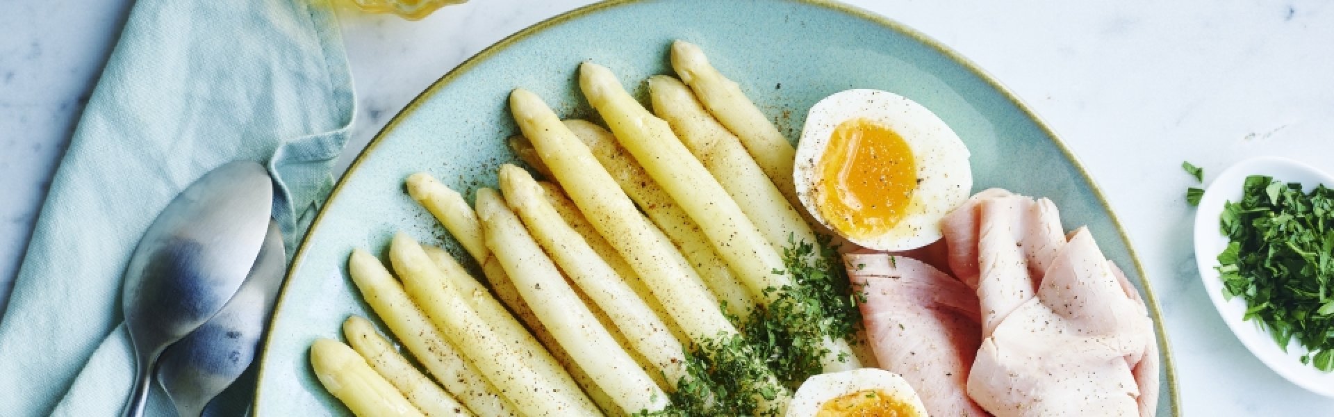 Asperges met ei en ham