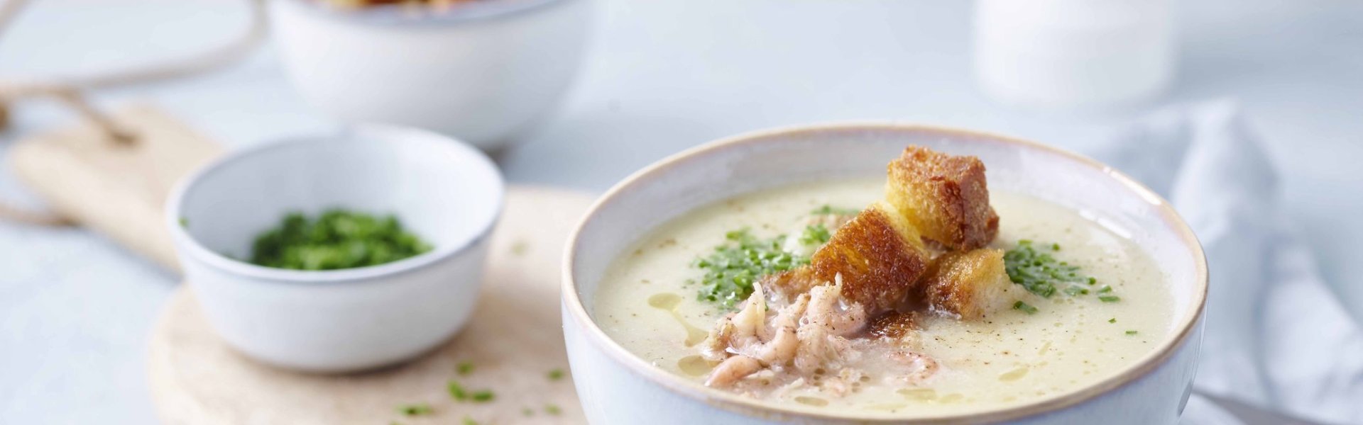 Knolseldersoep met croutons en verse garnalen Knolseldersoep met croutons en verse garnalen