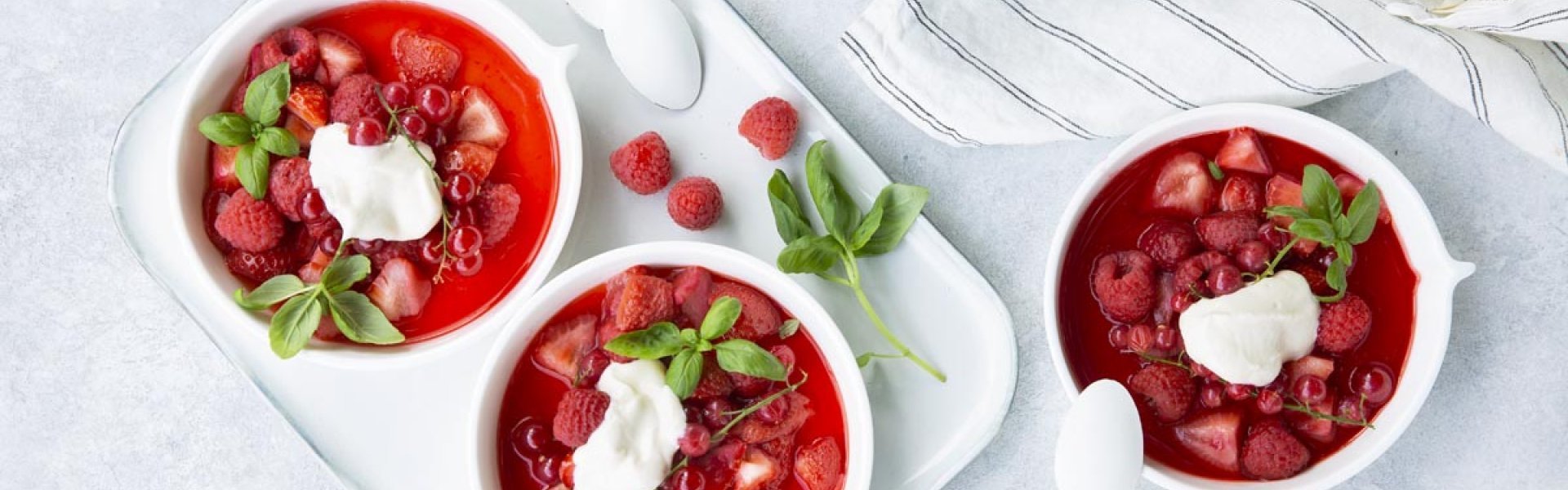 Papillot van rood fruit met platte kaas Papillot van rood fruit met platte kaas