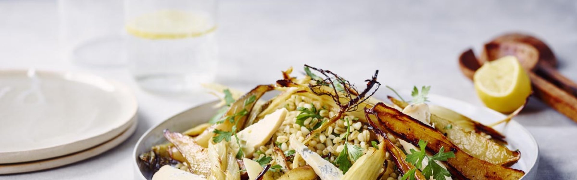 Salade met peer, venkel, blauwe kaas en tarwekorrels Salade met peer, venkel, blauwe kaas en tarwekorrels