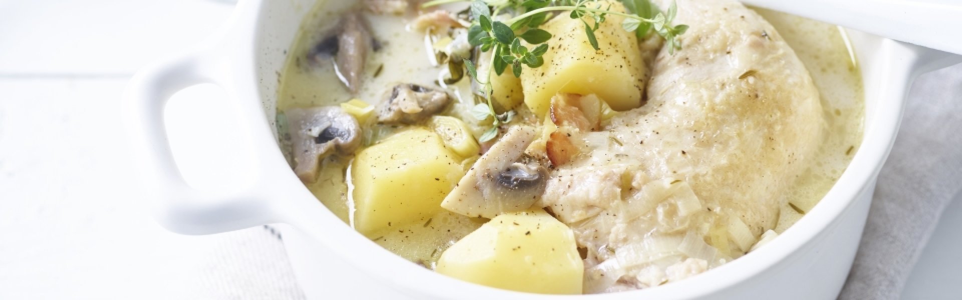 Stoofpotje met kip, champignons en aardappelen