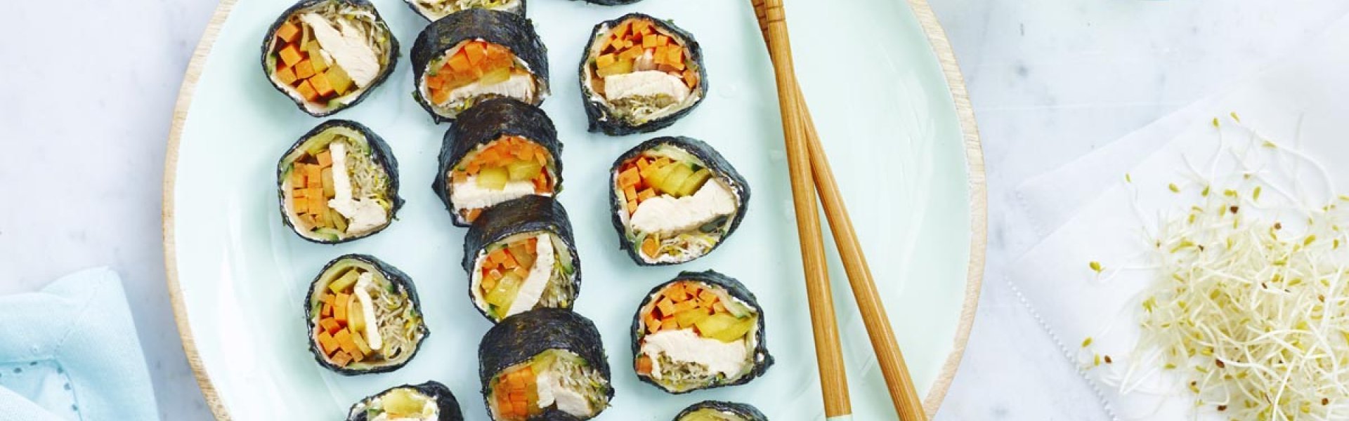 Sushi met kip en tricolore groenten Sushi met kip en tricolore groenten